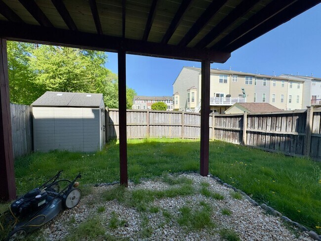 Building Photo - Charming and Stylish Living in a 3Bed/3Bat...