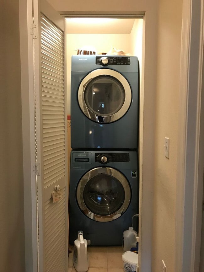 Building Photo - Lion's Gate - Private 2 Bedroom, 2 Bathroom Apartment in Midtown