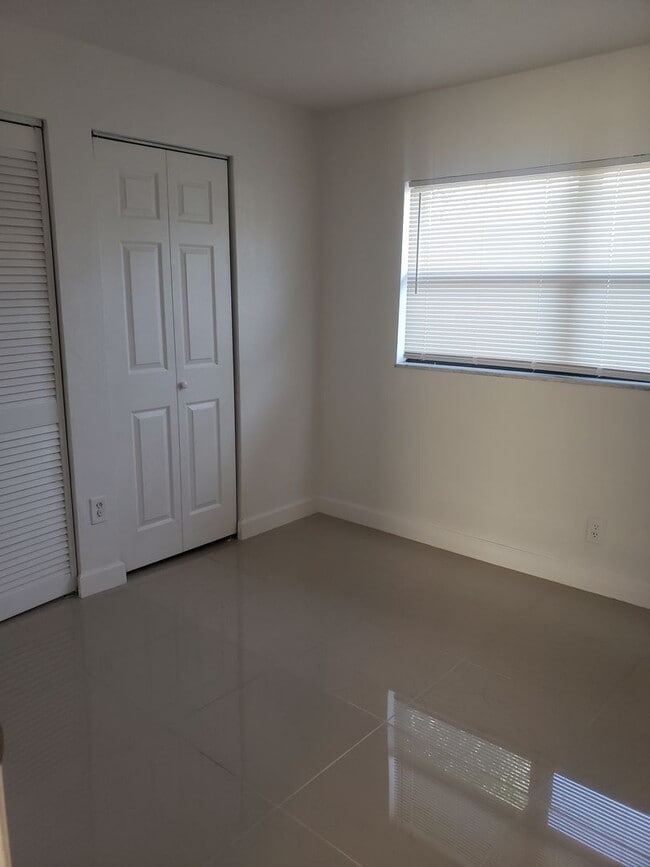 Building Photo - 3 bedroom 2 bath home