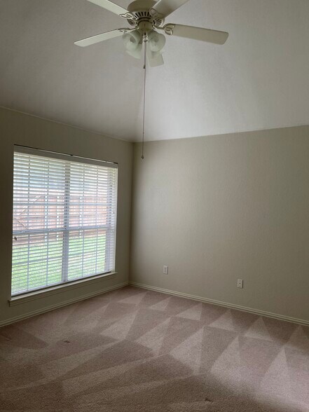Building Photo - 7800 Kings Ridge Rd