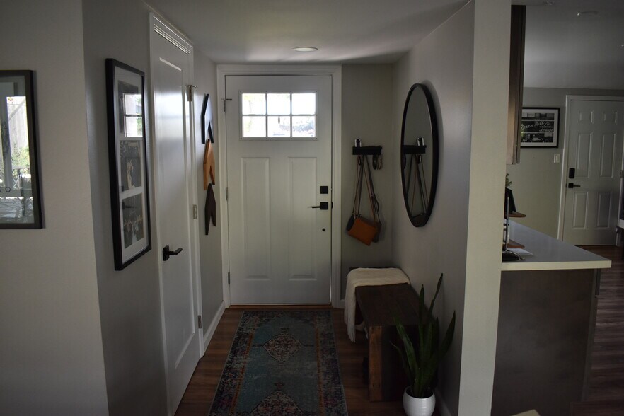 Building Photo - 6671 Jackson Dr