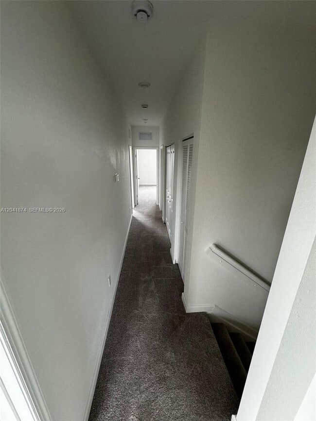 Building Photo - 285 SW 159th Dr