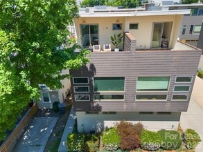 Building Photo - 918 Greenleaf Ave