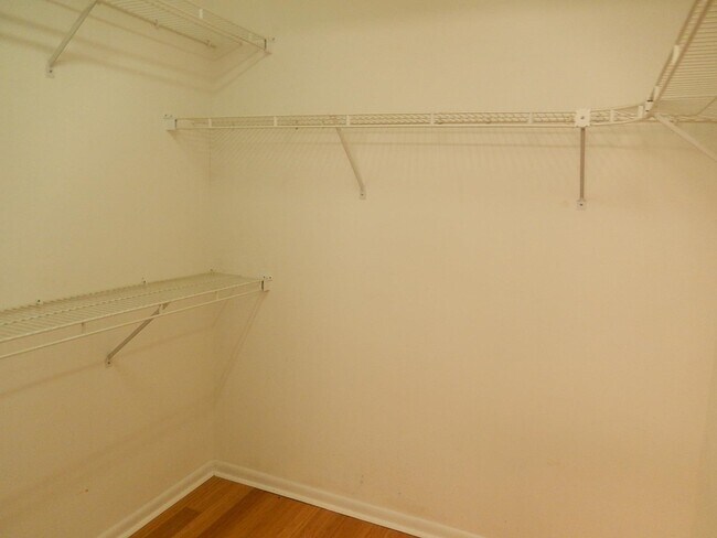 Building Photo - 740 Red Fern Rd