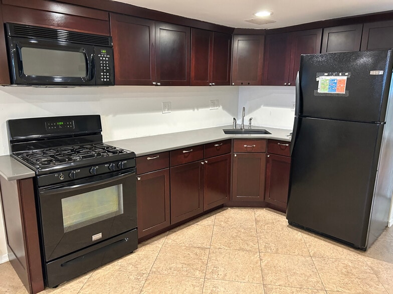 Building Photo - 147 E 29th St