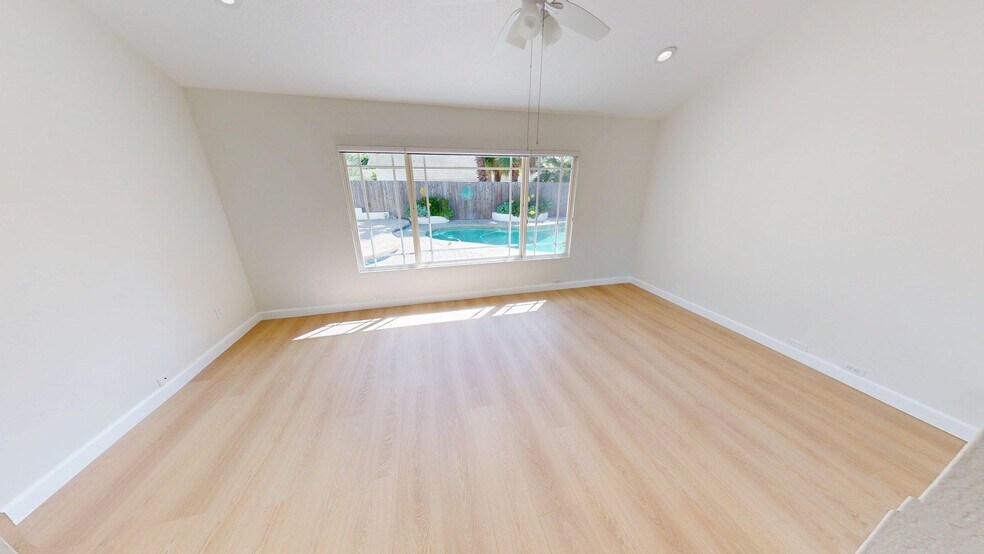 Building Photo - 2802 Sierra Dr