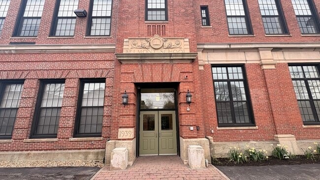 Building Photo - 72 Ashland St