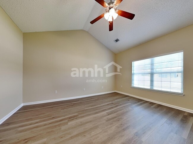 Building Photo - 521 Amsonia Cir
