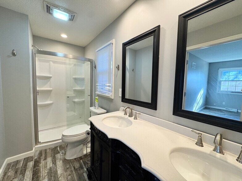 Building Photo - 3640 N Walnut St