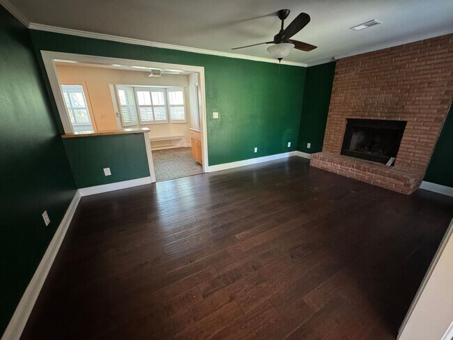 Building Photo - Pensacola - Inverness - 3 bedroom, 2 bathroom