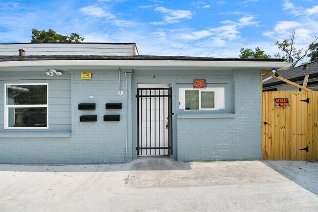 Building Photo - 5714 Doulton Dr