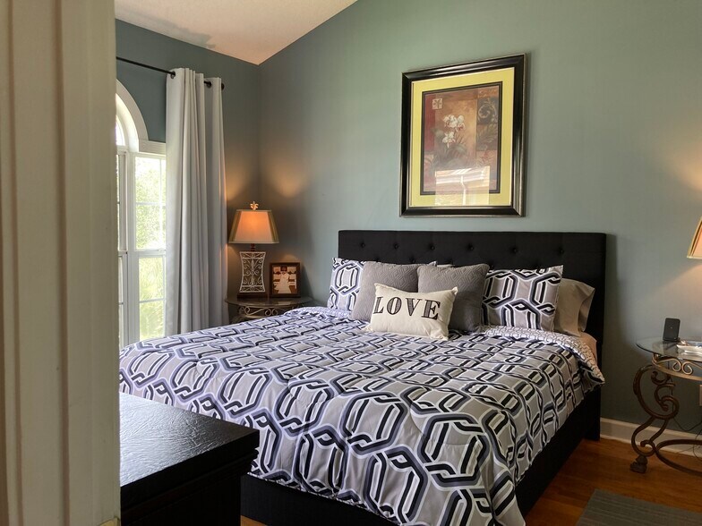 Building Photo - 4241 Hibiscus Dr