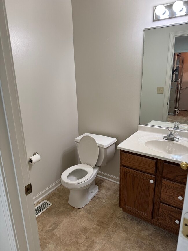 Building Photo - 116 Roosevelt St