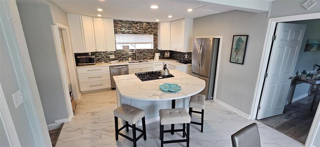 Building Photo - 1643 Railroad St