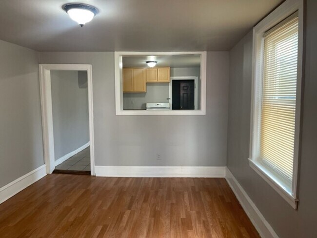 Building Photo - Amazing 3Bd/1Bath in Carroll Park