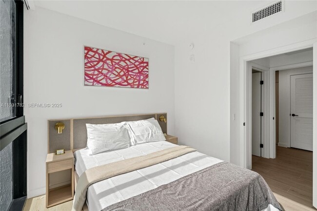 Building Photo - 225 N Miami Ave