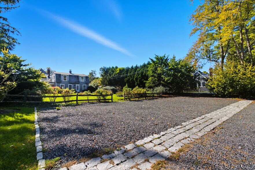 Building Photo - 11 Friendship Ln