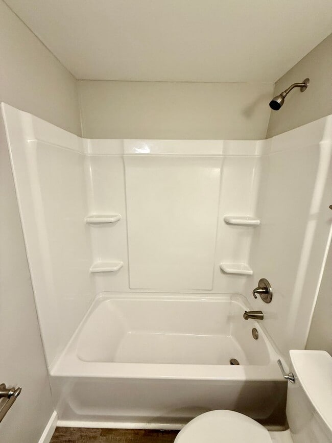 Building Photo - 501 Orangewood Dr