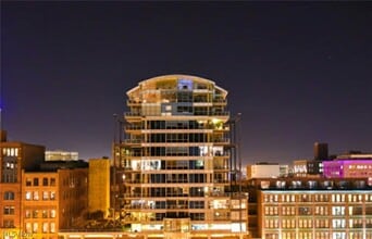 Building Photo - 701 W Lakeside Ave