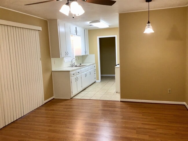 Building Photo - 1585 Auburn Dr