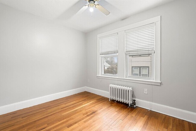 Building Photo - 9-11 Cross St