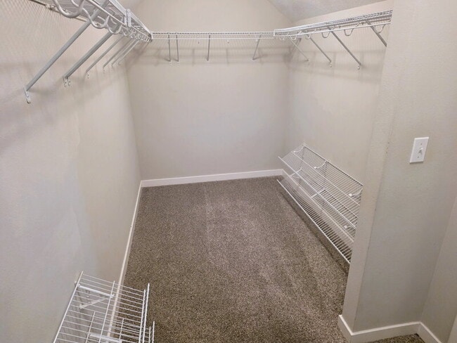 Building Photo - 5555 S Prairie View Dr