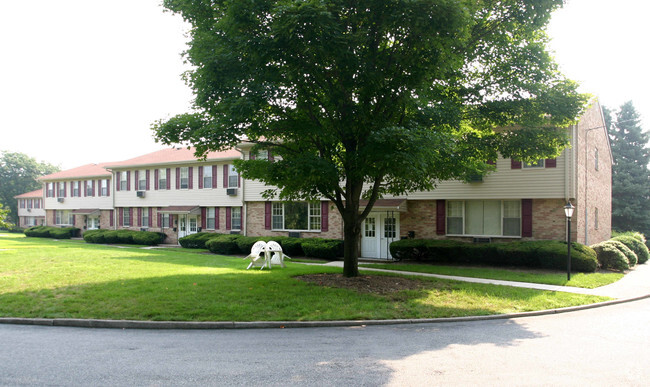 Primary Photo - Ridge Manor Apartments