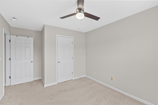 Building Photo - 611 Carlton Commons Ln
