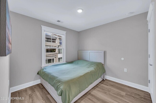 Building Photo - 16 Elder St