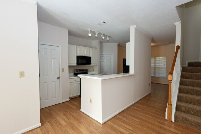 Building Photo - 230 Amal Dr SW