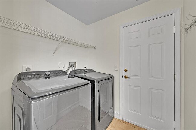 Building Photo - 6331 NW 58th Way