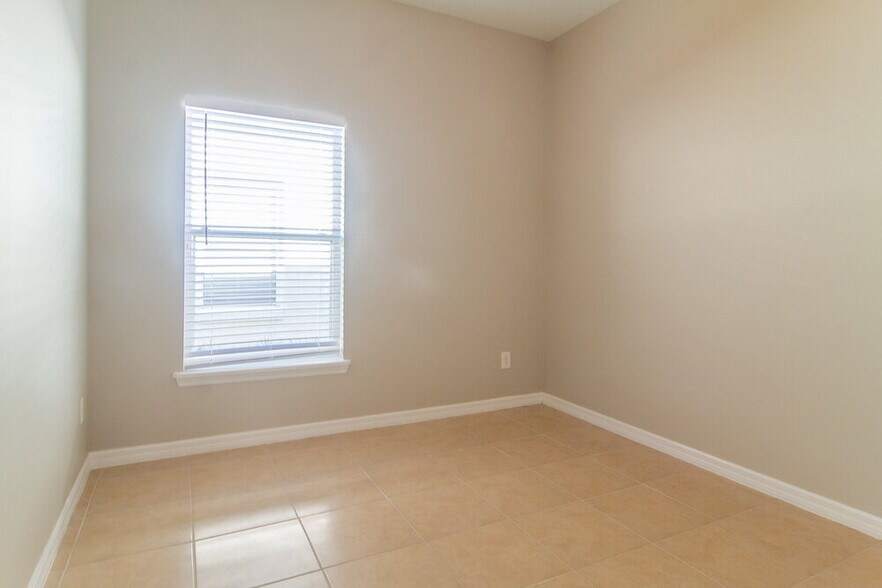 Building Photo - 322 Fieldstream W Blvd