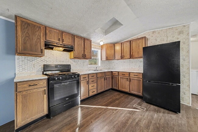 Building Photo - 3 Bedroom, 2 Bath Rental - $1550/month