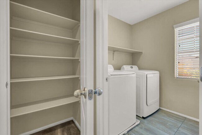 Building Photo - 7922 Blue Lake Peak St