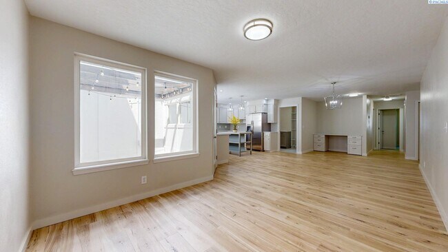 Building Photo - 2 bed, 2 bath townhome in Meadow Springs