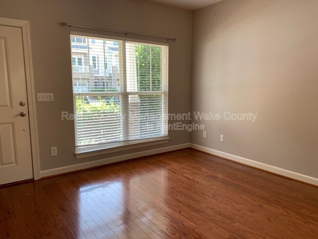 Building Photo - 8025 Goldenrain Way