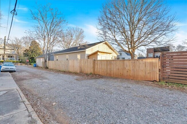 Building Photo - 1520 Foote St NE