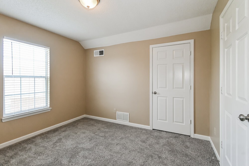 Building Photo - 5905 Kayla Dr