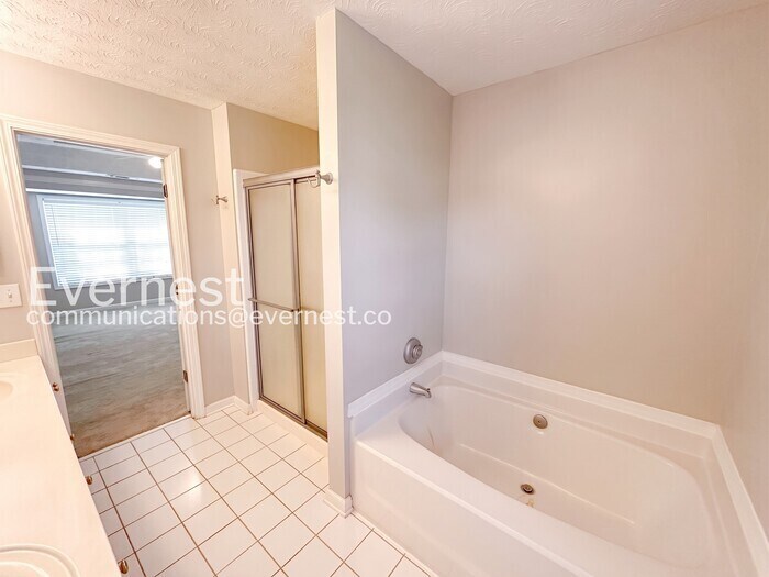 Building Photo - 2545 Waterstone Way