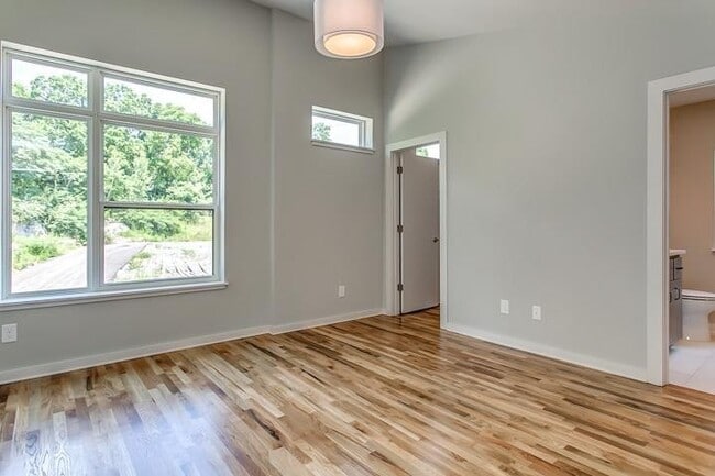 Building Photo - Contemporary East Nashville Home.   MOVE IN SPECIAL $500 OFF ONE MONTH'S RENT