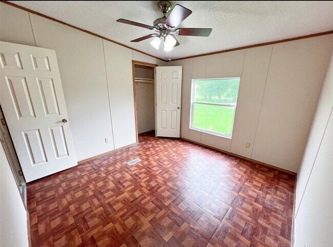 Building Photo - 24450 Cunningham Dr