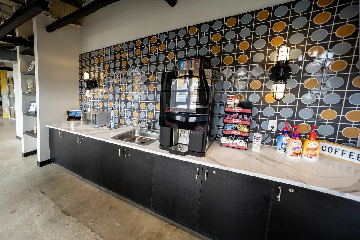 Building Photo - 711 N Front St