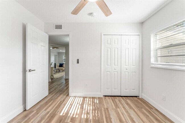 Building Photo - 8703 Driftwood Dr