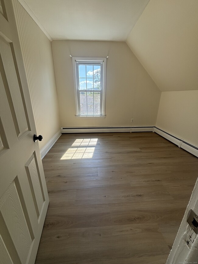 Building Photo - 161 Cliff St