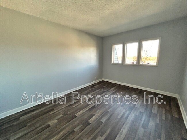 Building Photo - 103 Angeline Dr