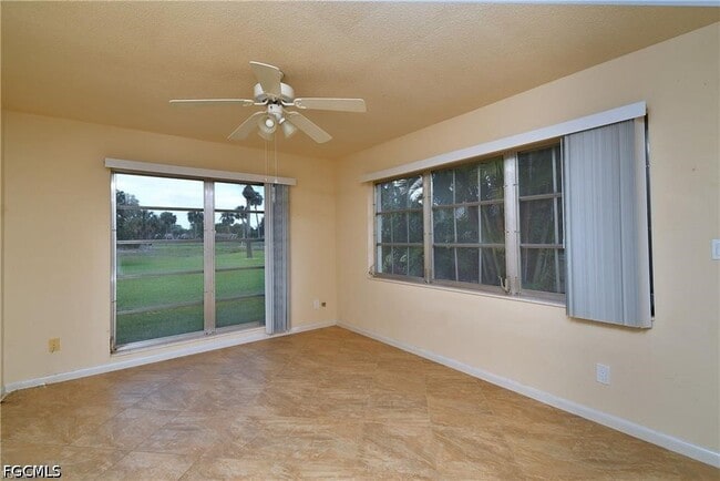 Building Photo - 9 Park Ln Cir