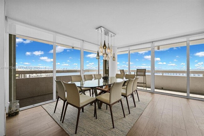 Building Photo - 1627 Brickell Ave