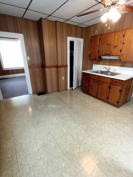 Kitchen - 117 W High St