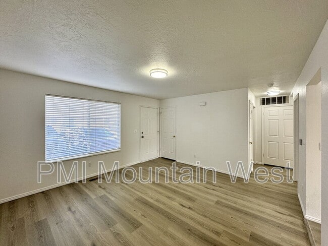 Building Photo - 49 S 200 W