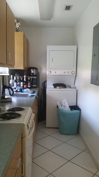 Building Photo - 11455 SW 82nd Ave